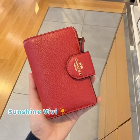 NWT Coach Medium Corner Zip Wallet CBO41 Pebble Leather Gold/True Red - Picture 1 of 8